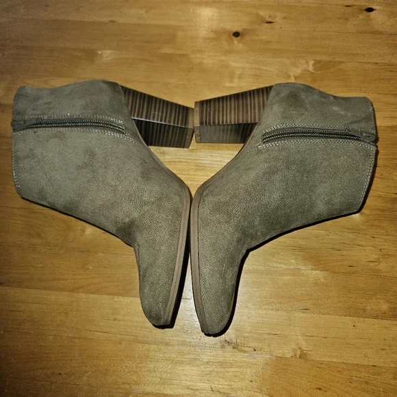 Old Navy Ankle Boots - Picture 6 of 11